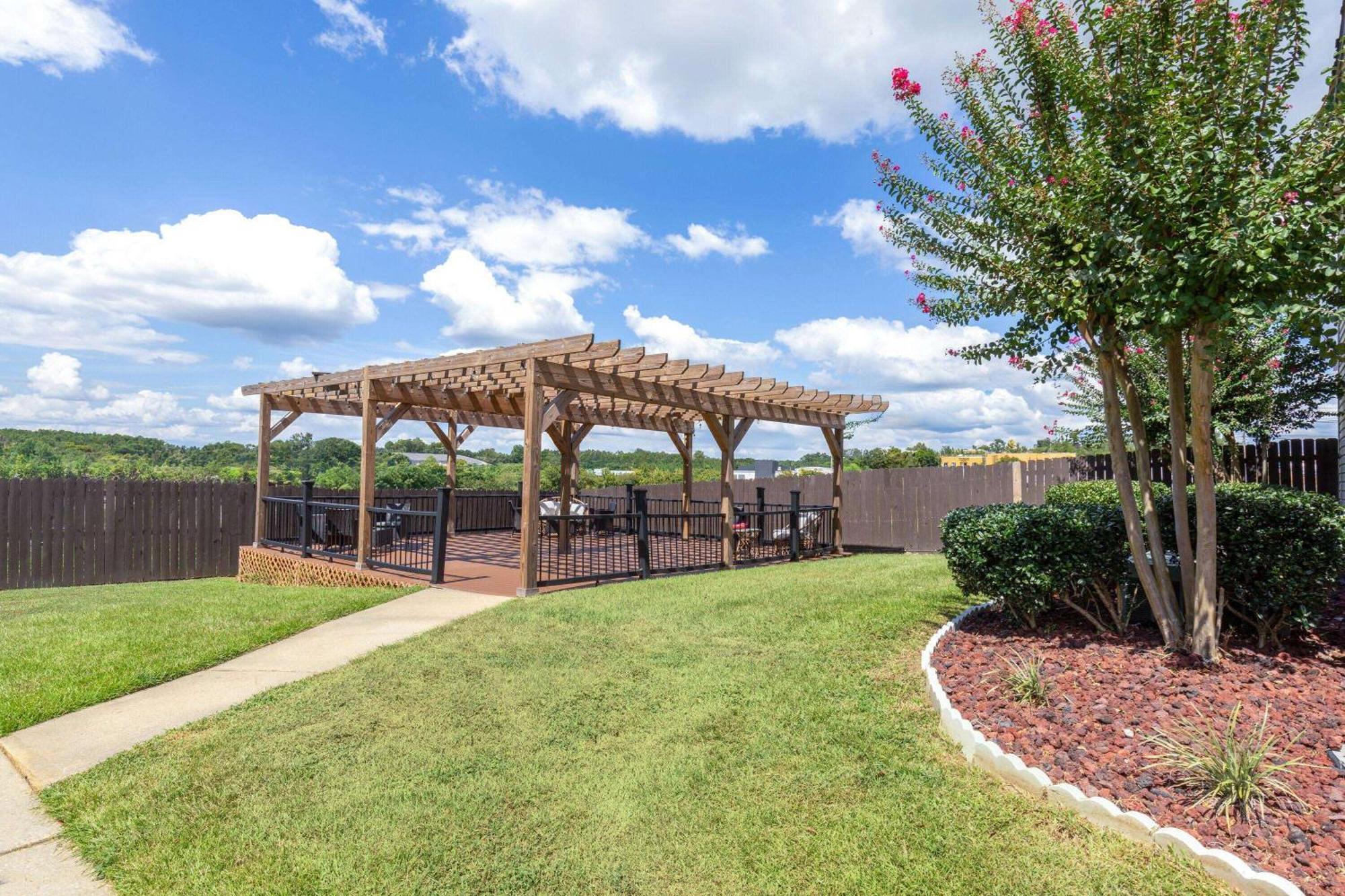 Ramada By Wyndham Studio Suites Dothan Exterior foto