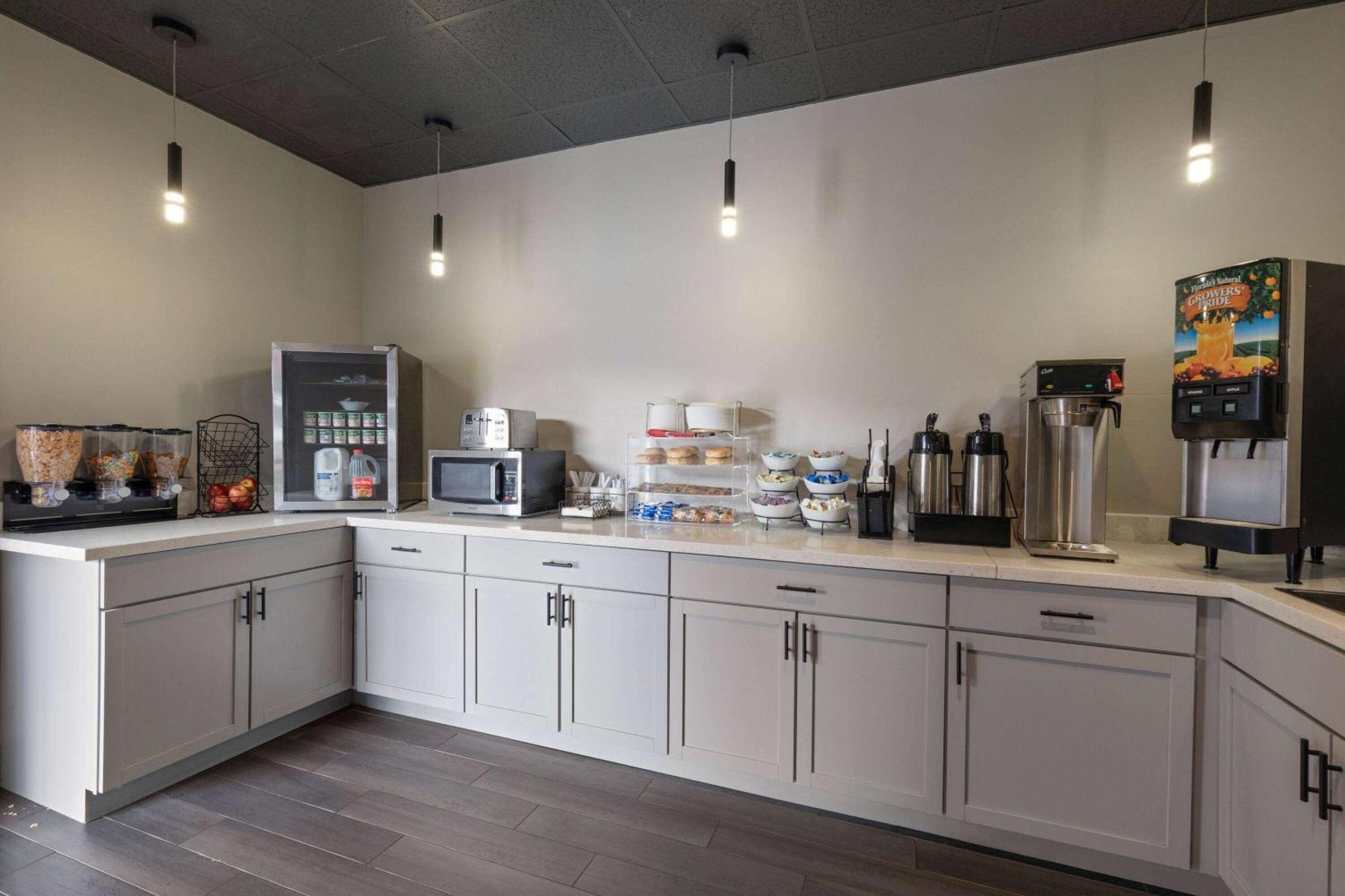 Ramada By Wyndham Studio Suites Dothan Exterior foto