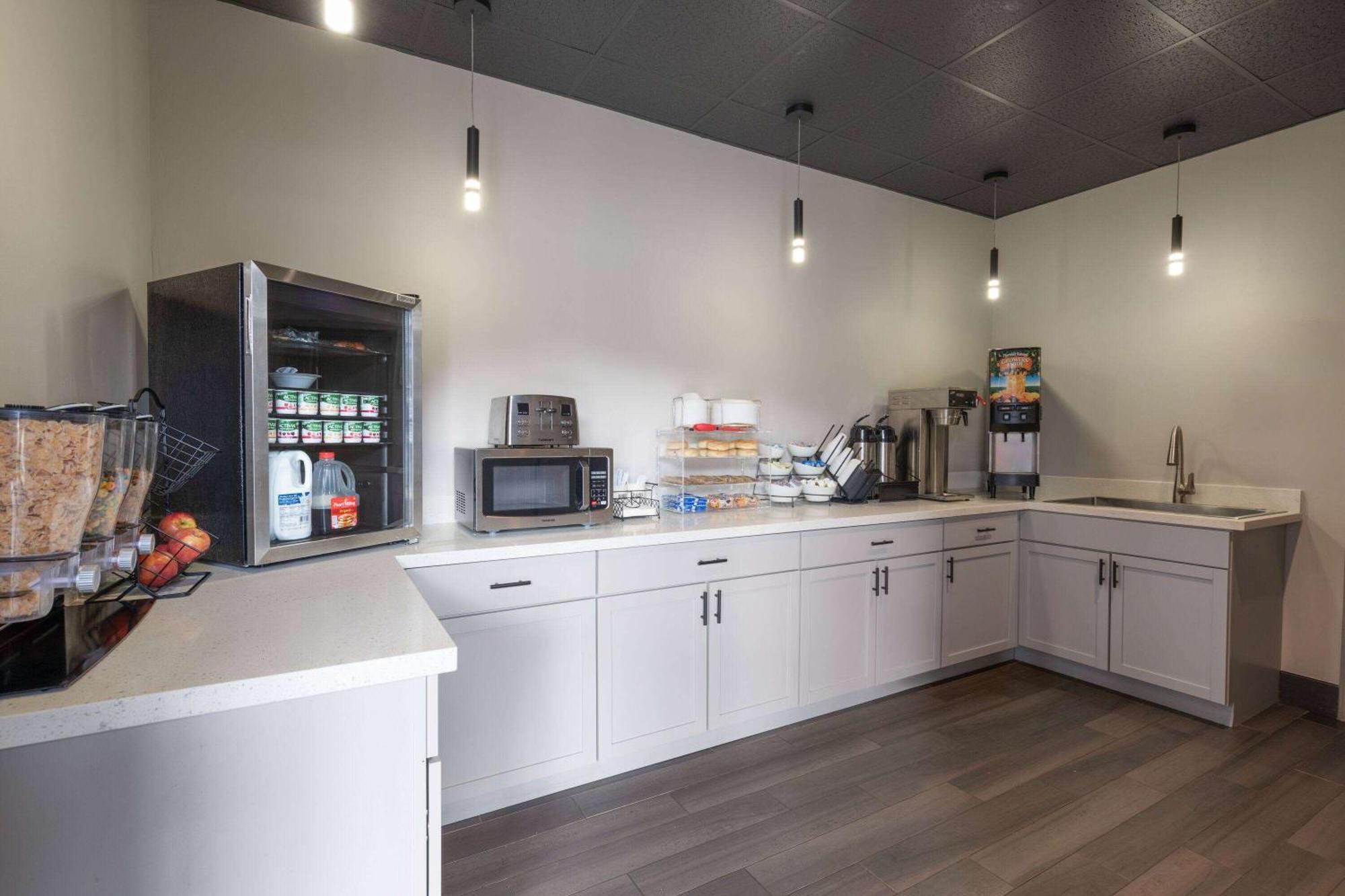 Ramada By Wyndham Studio Suites Dothan Exterior foto