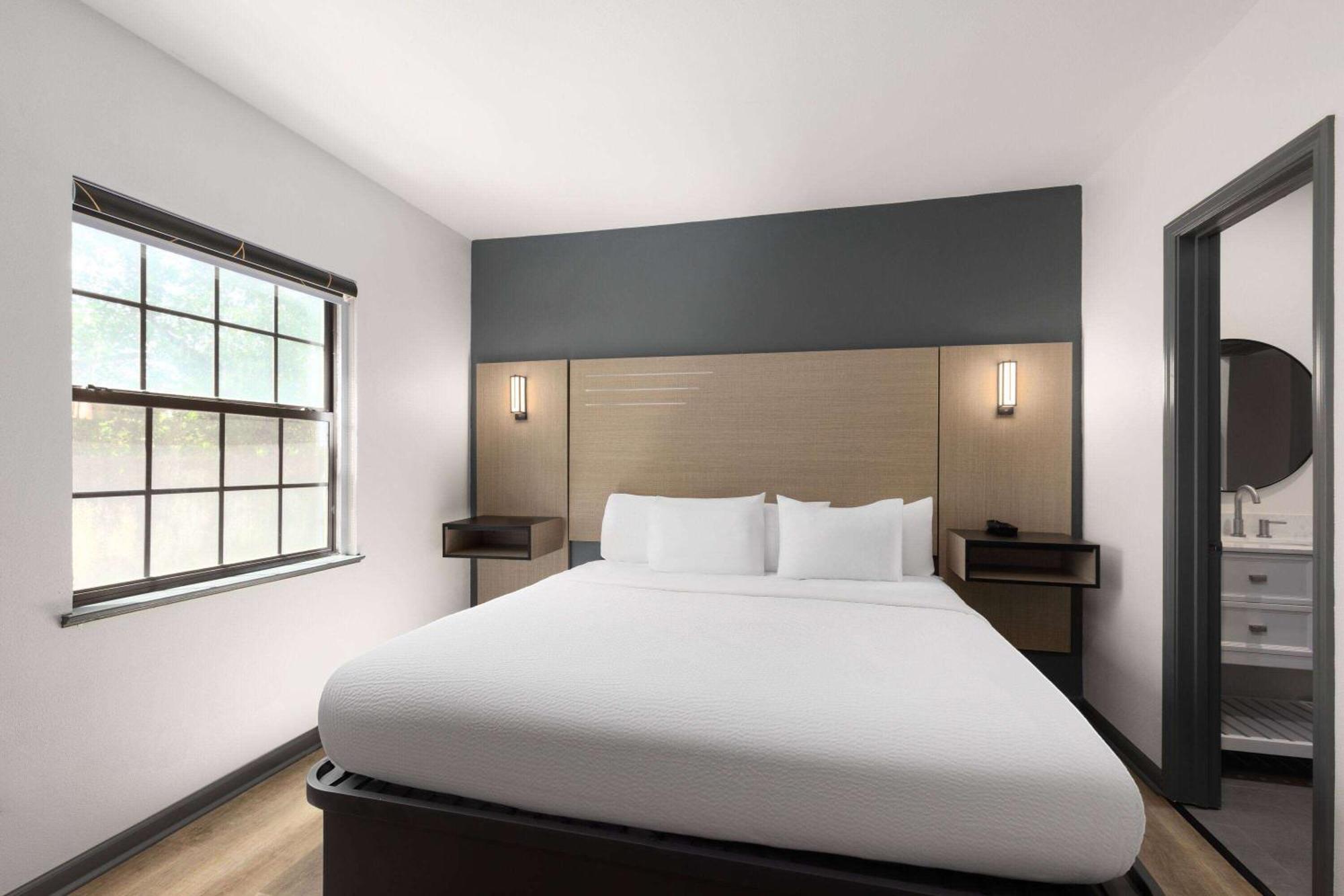 Ramada By Wyndham Studio Suites Dothan Exterior foto