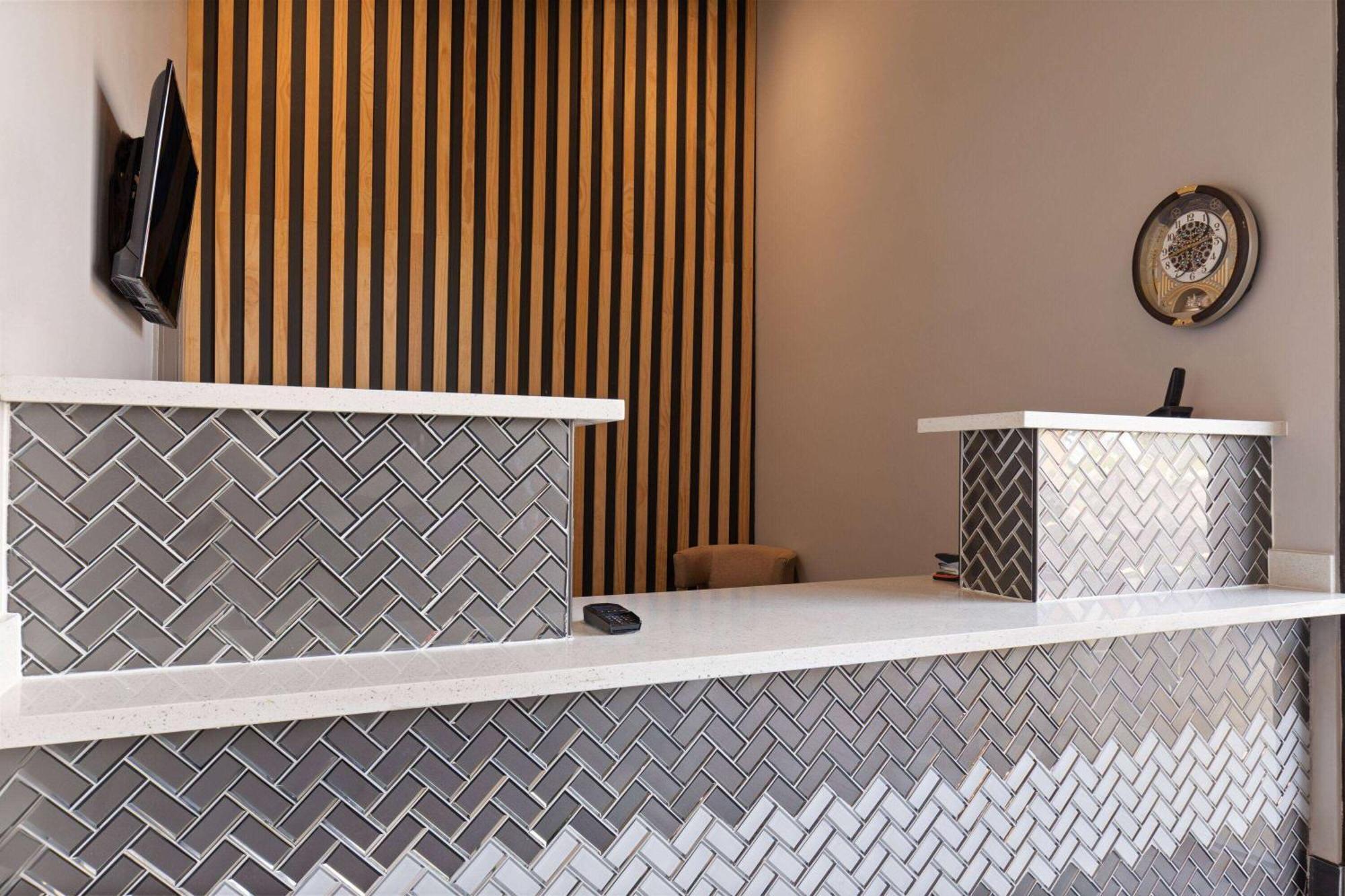 Ramada By Wyndham Studio Suites Dothan Exterior foto